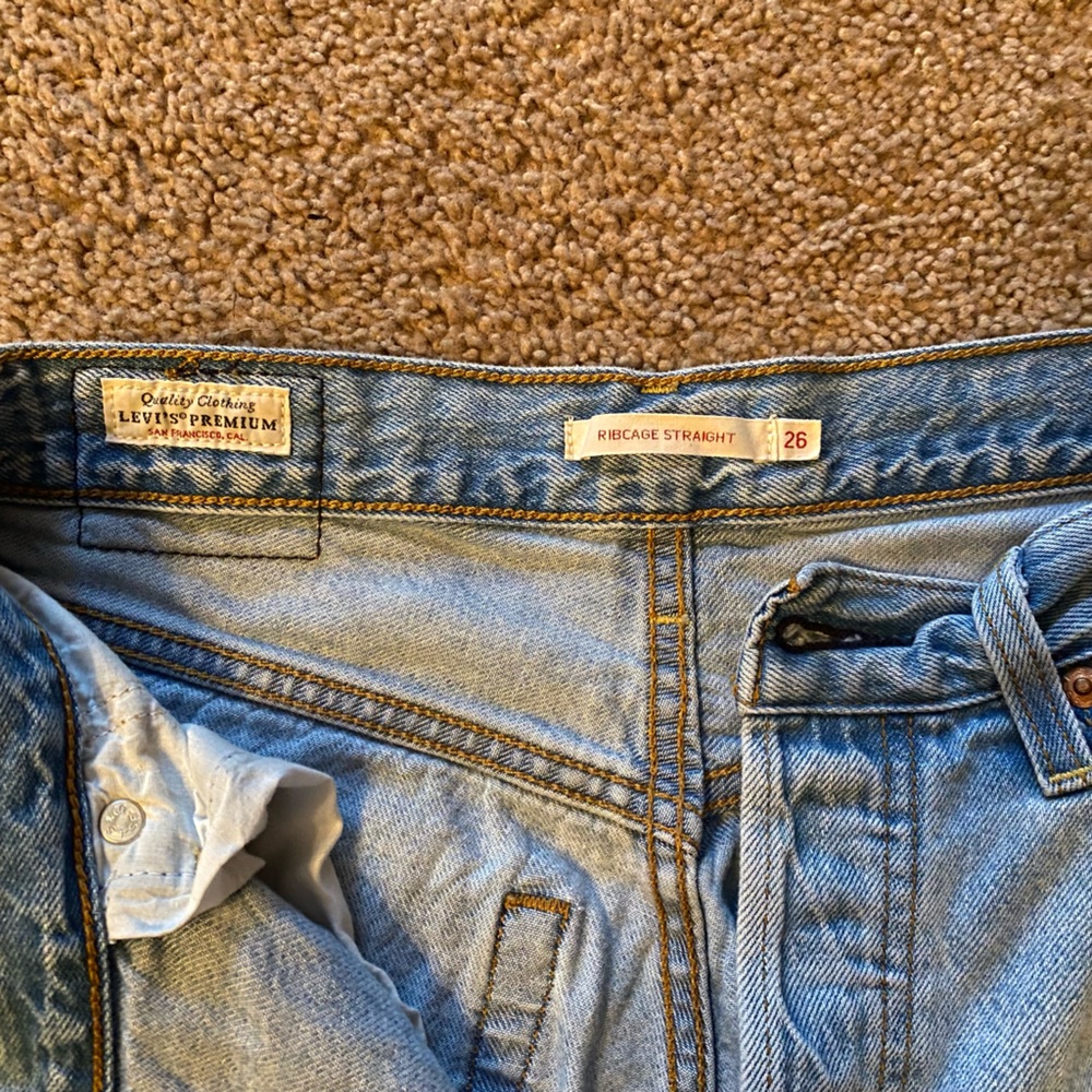 Levi’s Ribcage Straight - Picture 2 of 5
